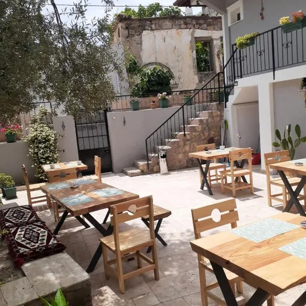 OTELIA PANSIYON, hotel v destinaci Ayvalık