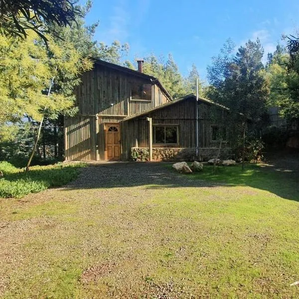 Remodelada Cabaña Antoleo a metros de Lago Vichuquén, hotel in Vichuquén