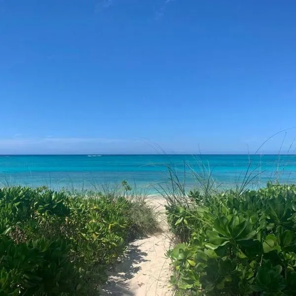 Beach'nBarefoot (Love Beach) - nestled on the beach, hotel en Mount Pleasant