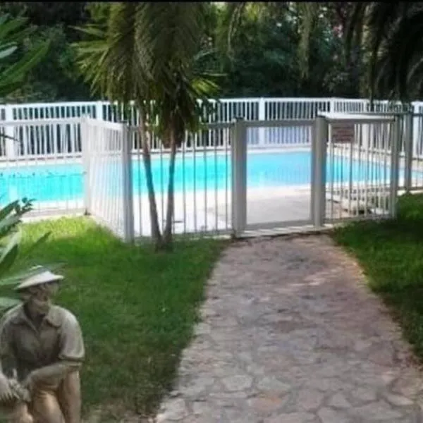 T2 avec piscine 5 mn des plages et village, hotel in Sanary-sur-Mer