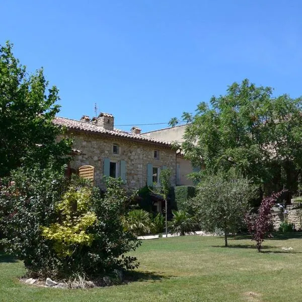 Gites au Château des Estubiers โรงแรมในLes Granges-Gontardes