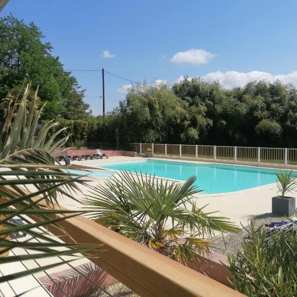 Camping L'oasis Du Berry, hotel din Chalais