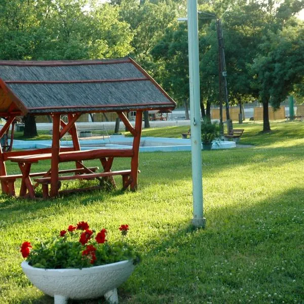 Szegedi Partfürdő Kemping és Apartman, hotel Algyőn