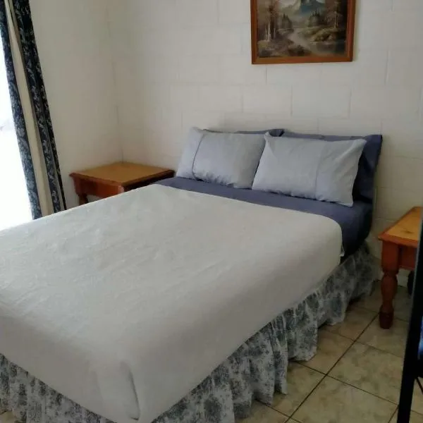 Tamarind Gardens Camping, Caravans, Accommodation, hotel a Almaden