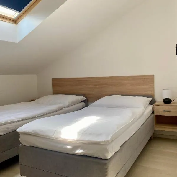 Penzion Na Hradbách, hotel v destinácii Slavkov u Brna