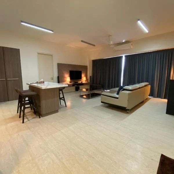 By The Sea Side Seaview and Mountain View 252, hotel a Batu Ferringhi