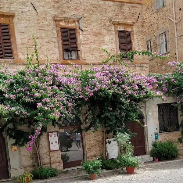 ATTICO SULLA BOUGANVILLE (Albergo diffuso), hotel in Monte Porzio