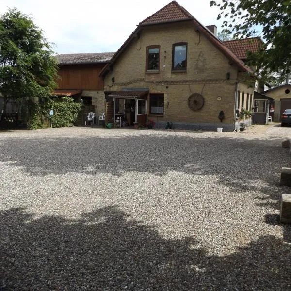 Gästehaus Hahnenkrug, hotel in Ahlefeld