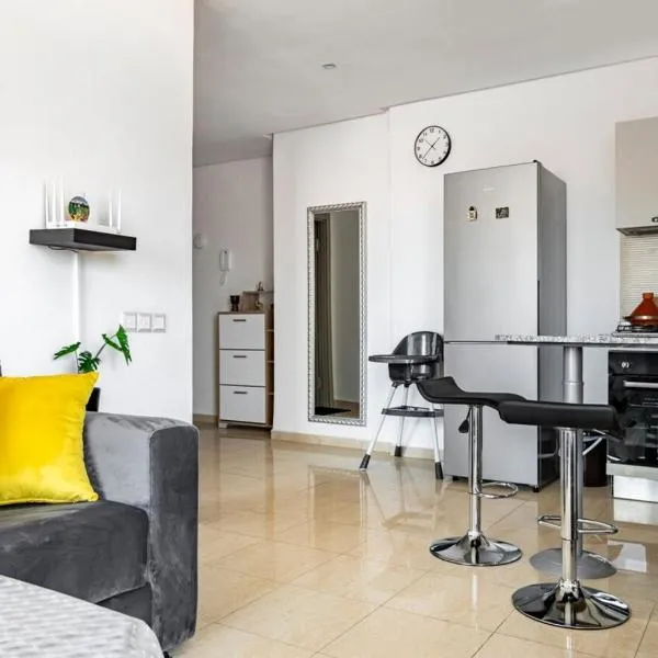 Splendide Appartement avec Piscine à Agadir, hotel in Agadir