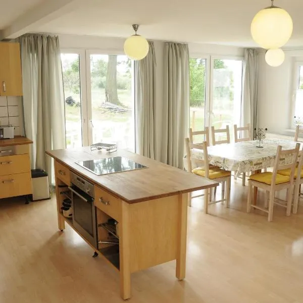 Luxus-Ferienhaus auf Reiterhof ART.Quartier, Hotel in Velgast