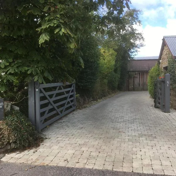 Chestnut,1 bedroom loft apartment with wood burner, hotel en Cardigan