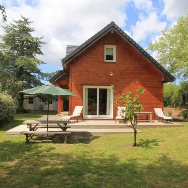 Charmante maison en bois proche mer, hôtel à Saint-Jean-de-la-Rivière