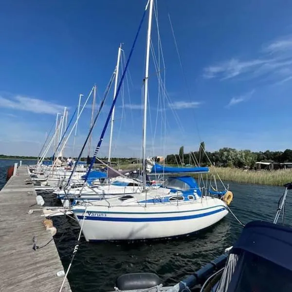 Haus Bernsteinsee mit Goitzsche-Schnuppersegeln, hotel v destinaci Friedersdorf