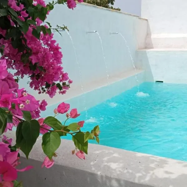 Villa Buganvillas, relax con piscina privada a pocos minutos de la Barrosa y Santi Petri, hotel v destinaci Chiclana de la Frontera
