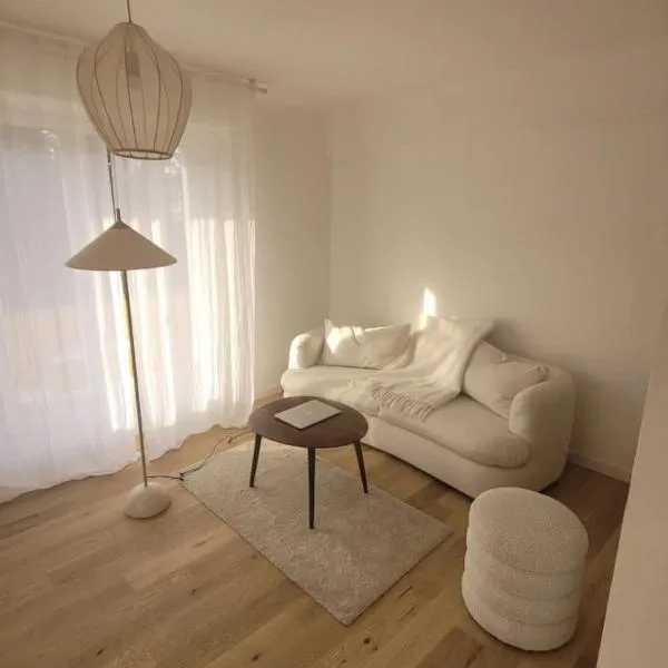 Magnifique appartement Bas Gairaut aperçu mer, hotel in Nice