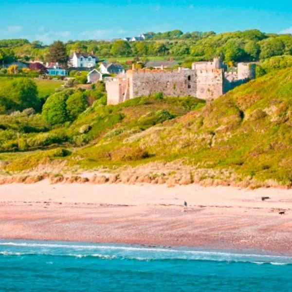 Manorbier Castle Inn Sunset Room, hotel v destinaci Tenby