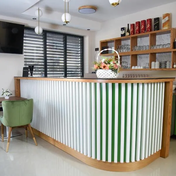 Merak Rooms & Caffe Bar, hotel v destinaci Šabac