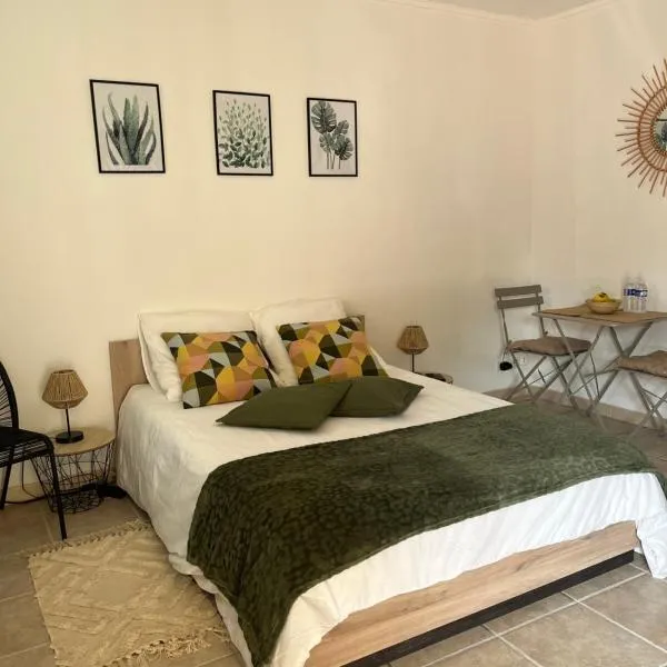 Studio chez joss, hotel v destinaci Istres