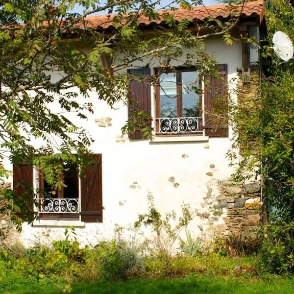 The Piggery, charming converted stone gite, Hotel in Saint-Mesmin