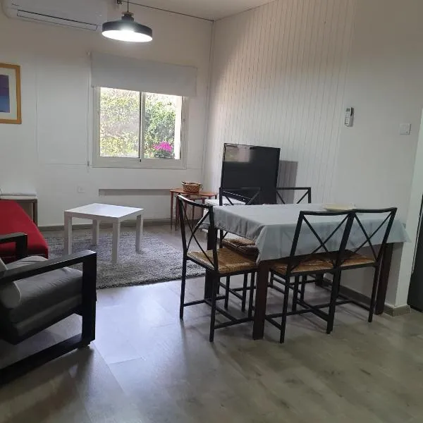 פינה חמה ברמה, hotel v destinaci Ejn Zivan