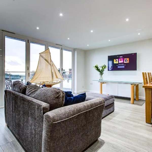 leigh Penthouse Apartment, hotel di Leigh-on-Sea