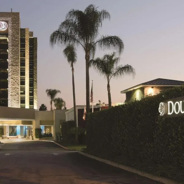 DoubleTree by Hilton Monrovia - Pasadena Area, hótel í Monrovia