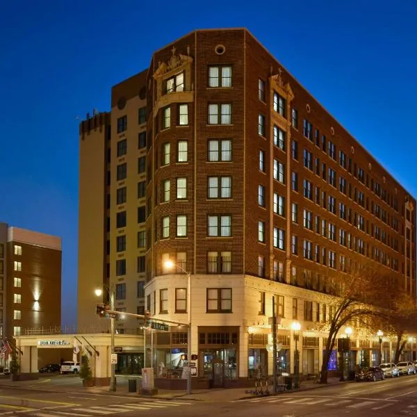 DoubleTree by Hilton Memphis Downtown, хотел в Мемфис