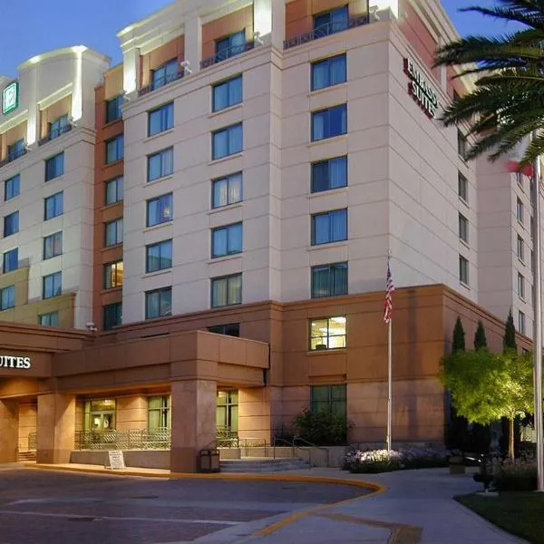 Embassy Suites by Hilton Sacramento Riverfront Promenade、サクラメントのホテル