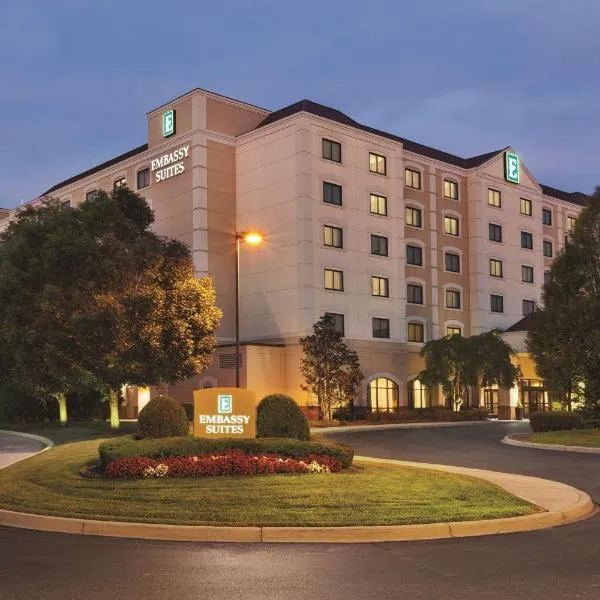 Embassy Suites by Hilton Louisville East, hotel di Prospect