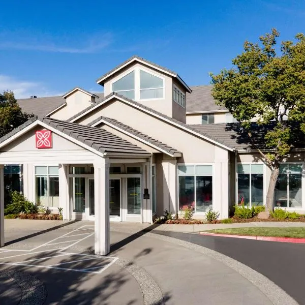 Hilton Garden Inn Roseville، فندق في Antelope