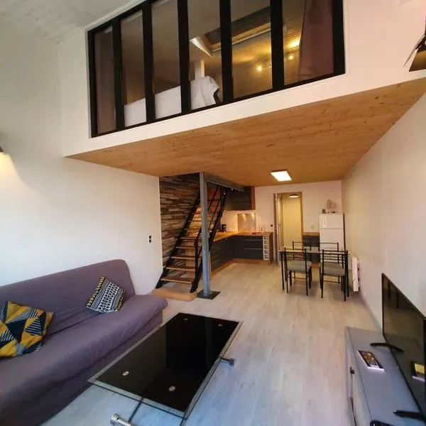 APPARTEMENT CENTRE VILLE AU CALME JARDIN et PARKING PUBLIC、ラ・ロシェルのホテル