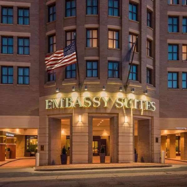 Embassy Suites by Hilton Alexandria Old Town: Alexandria şehrinde bir otel