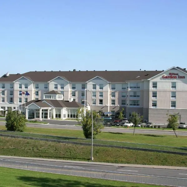 Hilton Garden Inn Montreal Airport: Dorval şehrinde bir otel
