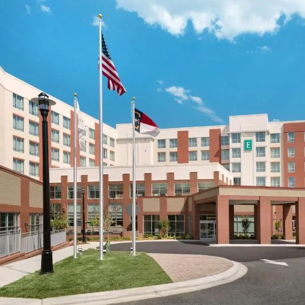 Embassy Suites Charlotte/Ayrsley, hotel in Pine Harbor