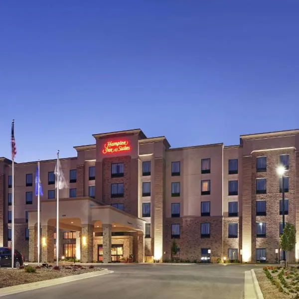 Hampton Inn & Suites Milwaukee/Franklin, Hotel in Waterford