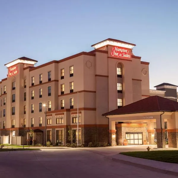 Hampton Inn & Suites West Des Moines Mill Civic, хотел в Adel