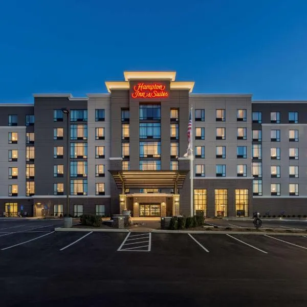 Viesnīca Hampton Inn & Suites Newport/Cincinnati, KY pilsētā Ņūporta