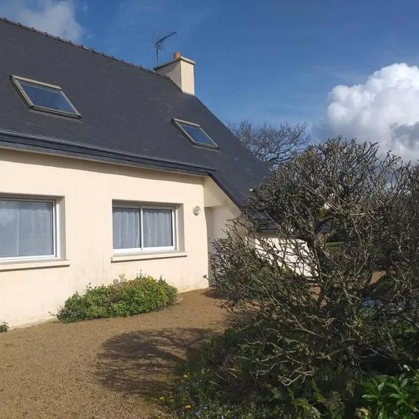 Maison avec jardin clos dans cité de caractère, hotel en La Roche-Derrien