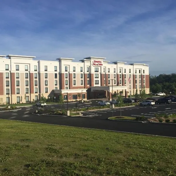 Hampton Inn & Suites Newburgh Stewart Airport, NY, hotel in Central Valley