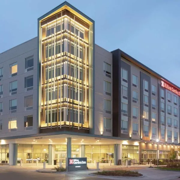 Hilton Garden Inn Omaha Aksarben Village, hotel en Papillion