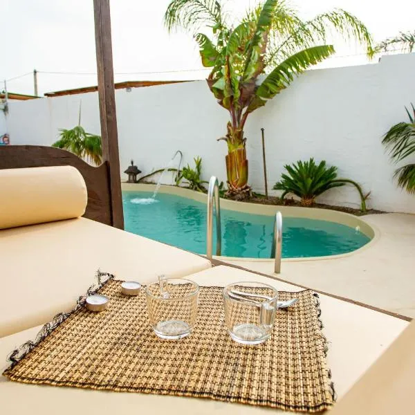 Villa Tokio con jacuzzi y piscina privada, hotel in Chiclana de la Frontera