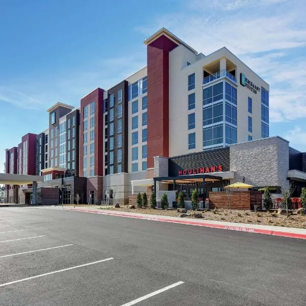 Embassy Suites Jonesboro - Arkansas State、ジョーンズボロのホテル