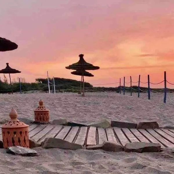 Appartement pieds dans l’eau Tamaris, hôtel à Dar Hamida