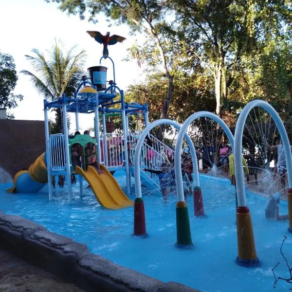 C204 AP-Aldeia do Lago com cozinha , churrasqueira e bebidas liberadas no parque aquático, internet banda larga, ponto recarga de carro elétrico, hôtel à Marzagão