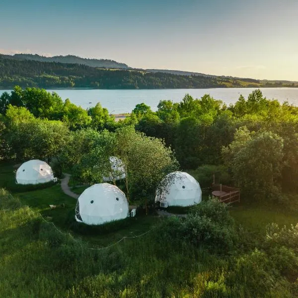 Glamping Biała Czapla z balią nad jeziorem czorsztyńskim, hotel v destinaci Maniowy