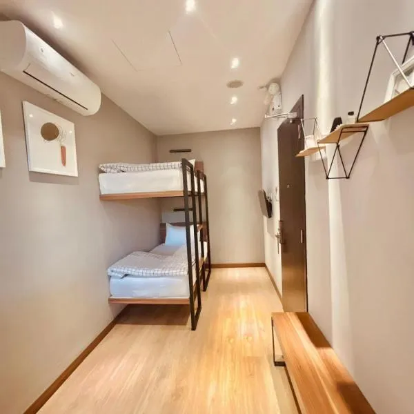 oxy suites 2-06 at Shop House Meisterstadt Pollux Habibie, hotel v destinaci Batam Center