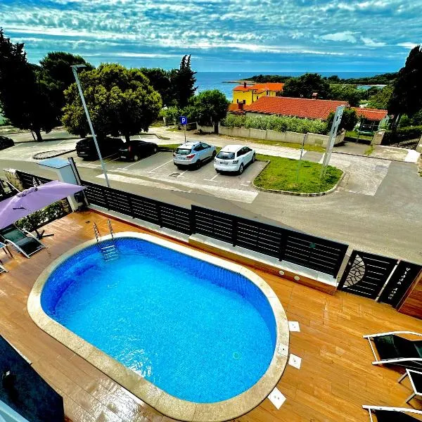 NOEL - three bedroom apartment with pool, Hotel in Banjole