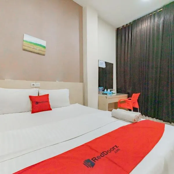 RedDoorz near Pasar Tarapung Siring Banjarmasin, hotel i Banjarmasin