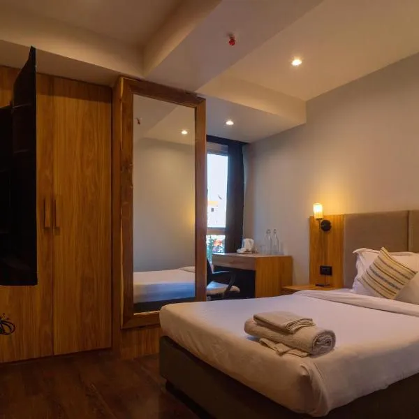 Emerald Hotel, готель в Аїджалі