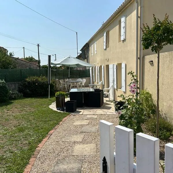 Les Trémières, hotel in Ciré-dʼAunis